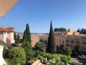 BANDOL: ÉLÉGANT et COSY 2 PIÈCES, PROCHE VILLE et PLAGE